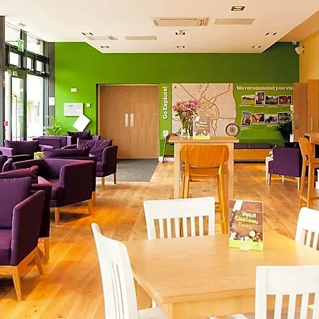 Yha Hostel *