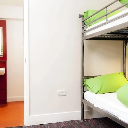Yha Hostel *